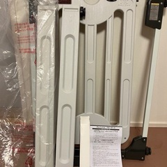 ベビーゲート　お値下げしました　ご希望あれば500円プラスで調乳ポット、クイックウォーマーLEDお付けします。の画像