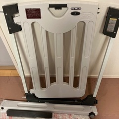 ベビーゲート　お値下げしました　ご希望あれば500円プラスで調乳ポット、クイックウォーマーLEDお付けします。の画像