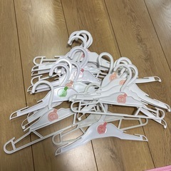 【約40本】子供服　ハンガー　まとめ売りの画像