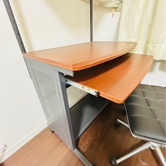 パソコンディスクと椅子