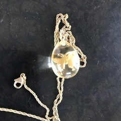 ネックレス（琥珀　蝶）の画像