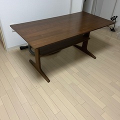 リビングでもダイニングでもつかえるテーブル