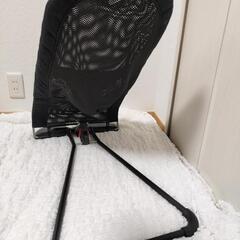 ベビービョルンのブラックメッシュバウンサーの画像