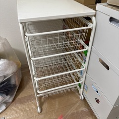 白い棚