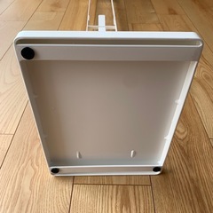 限界値下げ！【tower】コードレスクリーナースタンドの画像