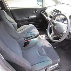 在庫処分！走行少ない１万ｋｍ台◇フィットハイブリッド◆H23年車◇修復歴無し◆一時抹消渡し◇コーナーセンサー◆オートクルーズ◇HIDヘッドライトの画像