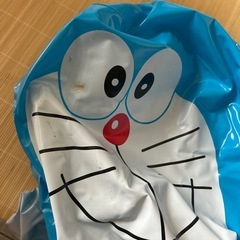 ピカチュウとドラえもんのエアーボールの画像