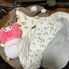【女の子必見！新生児期からのお得なセット】美品ハイローチェア、哺乳瓶、美品授乳クッション、ベビービョルン抱っこ紐、スワドル、ほぼ未使用品ベビーケープ、エスメラルダの枕、コニーの抱っこ紐 など11点とおまけありの画像