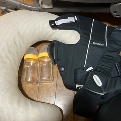 【女の子必見！新生児期からのお得なセット】美品ハイローチェア、哺乳瓶、美品授乳クッション、ベビービョルン抱っこ紐、スワドル、ほぼ未使用品ベビーケープ、エスメラルダの枕、コニーの抱っこ紐 など11点とおまけありの画像