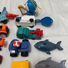 プルバックカーを含む色々セットの画像