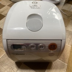 炊飯器　ホワイト