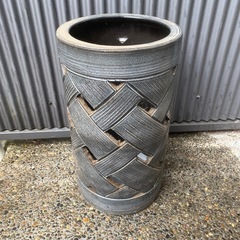 陶器の傘立て　差し上げます。