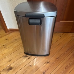 shimplehuman ゴミ箱
の画像