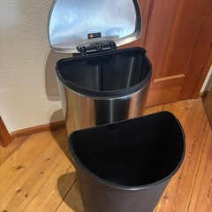 shimplehuman ゴミ箱
の画像