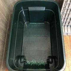 stp-3145　蓋付きコンテナボックス　71×47×47cm　キャスター付き　引き手付き　深緑　大型　収納ボックス　収納ケース　ツールボックス　アウトドア　屋外収納　軒下収納　蓋つき　工具箱　ハードボックス　工具ケース　工具入れ　道具箱　キャンプ　ガレージの画像