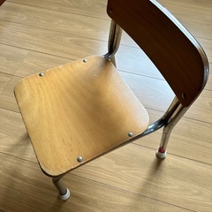 幼稚園の椅子