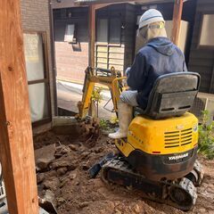 せまい場所での超小型ユンボ作業　土堀り　整地　土出し