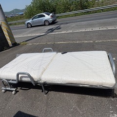 折り畳みベッド、シングル，5000円、電動式5月5日17:00D...