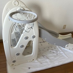 ロングタイプの折り畳める室内滑り台
