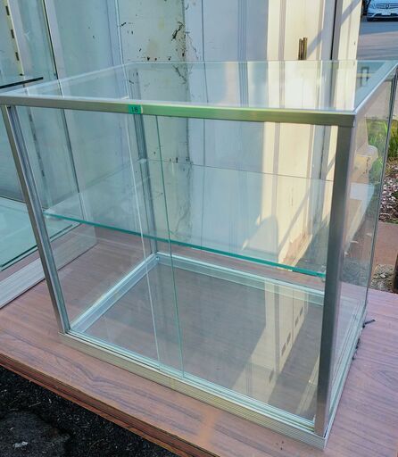 ②　ガラスショーケース  棚板1枚 幅46.5cm 奥行き31.5cm 高さ43.5cm スライド棚 展示 コレクション 什器 【②】