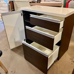 《商談中》【武蔵小山店】 レンジボード キッチンカウンター スムースクローザー 食器棚 キッチン 収納 カップボード 引出し レンジ台 棚 ナチュラル アイランドカウンター の画像