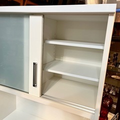 【武蔵小山店】 ニトリ RIPE 90 食器棚 システムボード キッチンボード 食器棚 スライド扉 キッチン収納 レンジ台 家電収納 ホワイト 白家具 コンパクト収納 ガラス扉 収納棚 中古家具 省スペース 大容量 ファミリー 家族 の画像