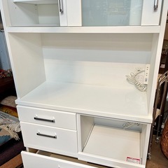 【武蔵小山店】 ニトリ RIPE 90 食器棚 システムボード キッチンボード 食器棚 スライド扉 キッチン収納 レンジ台 家電収納 ホワイト 白家具 コンパクト収納 ガラス扉 収納棚 中古家具 省スペース 大容量 ファミリー 家族 の画像