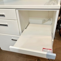 【武蔵小山店】 ニトリ RIPE 90 食器棚 システムボード キッチンボード 食器棚 スライド扉 キッチン収納 レンジ台 家電収納 ホワイト 白家具 コンパクト収納 ガラス扉 収納棚 中古家具 省スペース 大容量 ファミリー 家族 の画像