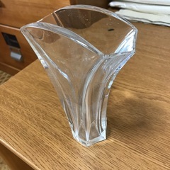 ガラスの花瓶の画像