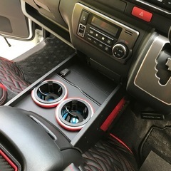 200系ハイエースダークプライムセンターコンソールの画像