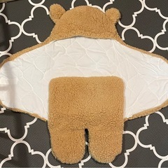 クマ耳付き　フリースおくるみの画像