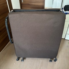折り畳み簡易ベッド