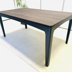 ALMA ダイニングテーブルの画像