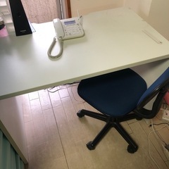 事務机など。