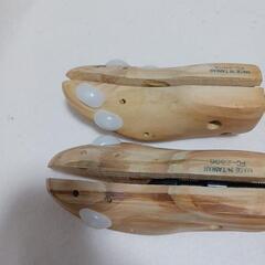 靴の幅を広げる　シューズストレッチャーの画像