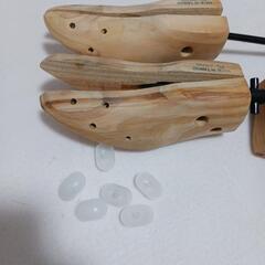 靴の幅を広げる　シューズストレッチャーの画像