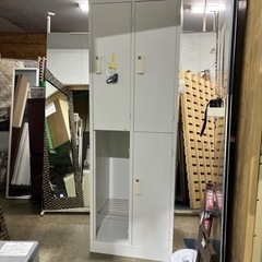 【鍵あり】4人用　スチールロッカー　ロッカー