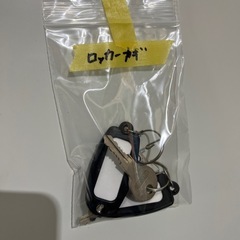 【鍵あり】4人用　スチールロッカー　ロッカーの画像