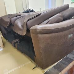最終値引き　展示品 ほぼ新品２人掛け電動リクライニングソファの画像