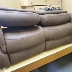 最終値引き　展示品 ほぼ新品２人掛け電動リクライニングソファの画像