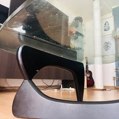 トライアングル型ガラステーブルの画像