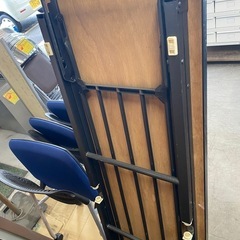 折りたたみテーブル 中の画像