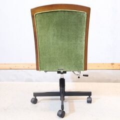 maruni(マルニ木工)地中海シリーズ デスクチェアです。クラシックな