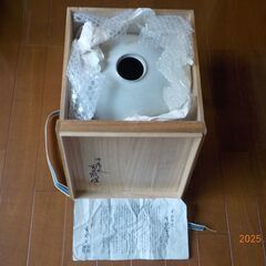 【更に値下げ！】平清水焼／梨青瓷　残雪　壺　木箱付の画像