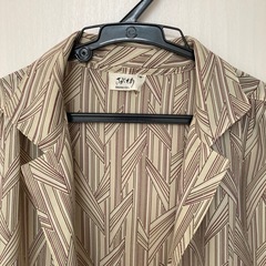 ファブリックカンパニー 長袖ブラウスシャツ　ベージュブラウンの画像