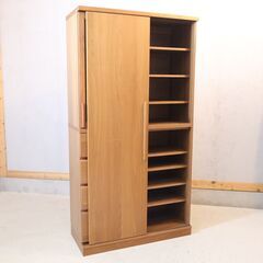 karimoku(カリモク家具)のウォールナット材 食器棚 EU3670XRです。シンプルでスッキリとしたフォルムのダイニングボードは北欧スタイルやナチュラルテイストインテリアにもおすすめ！の画像