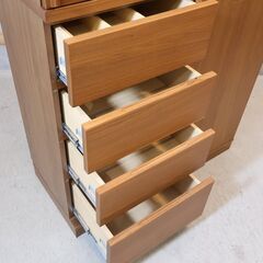 karimoku(カリモク家具)のウォールナット材 食器棚 EU3670XRです。シンプルでスッキリとしたフォルムのダイニングボードは北欧スタイルやナチュラルテイストインテリアにもおすすめ！の画像