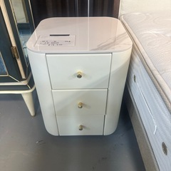 サイドテーブル