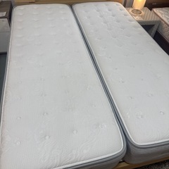 ダブルベッドベッドの画像
