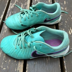 サッカー　トレーニングシューズ23.5cmの画像